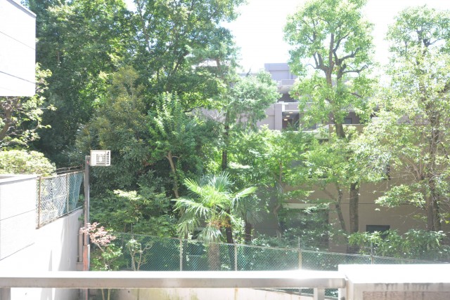 赤坂アーバンライフ103号室　バルコニー