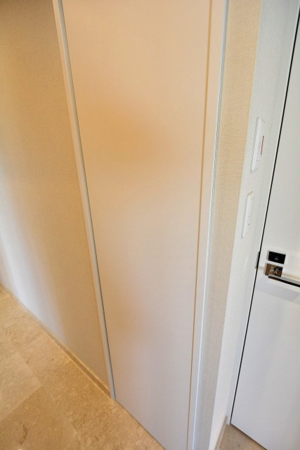 広尾マンション　廊下収納