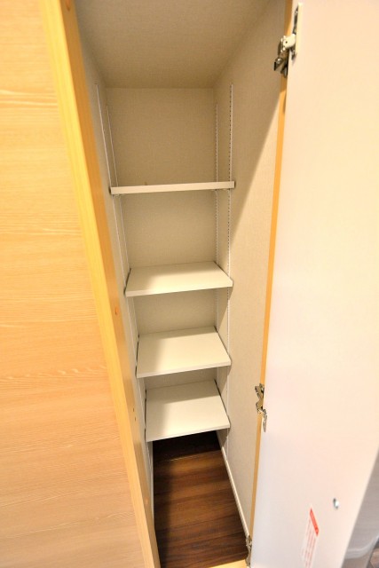 広尾マンション　廊下収納
