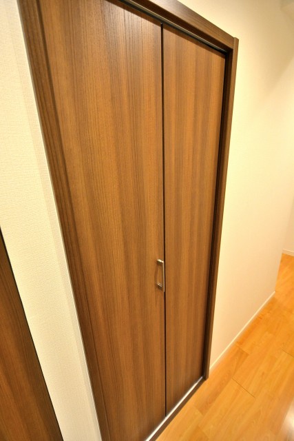 グランドメゾン目黒　廊下収納