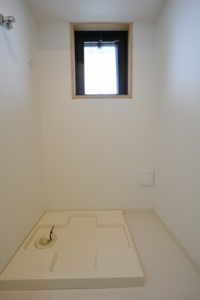 ラディエンス世田谷若林　604号室　洗濯機置場