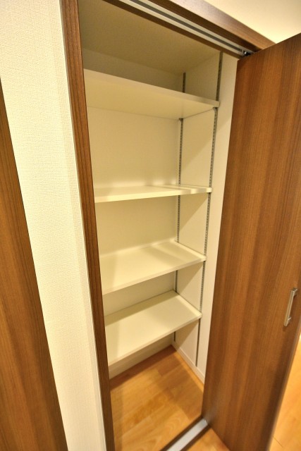 グランドメゾン目黒　廊下収納