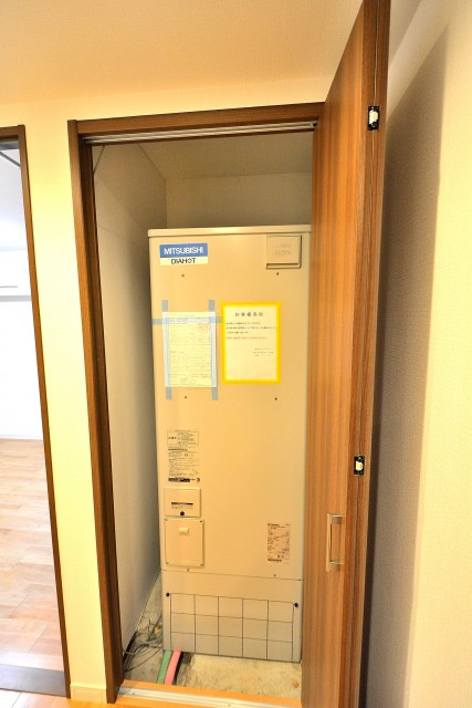 グランドメゾン目黒　電気温水器