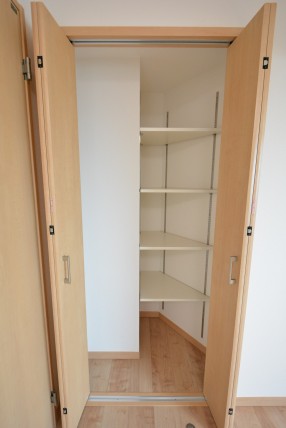 ラディエンス世田谷若林　604号室　収納