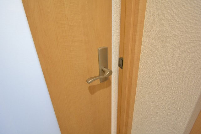 ラディエンス世田谷若林　604号室　扉