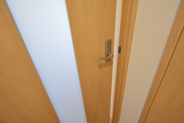 ラディエンス世田谷若林　604号室　扉