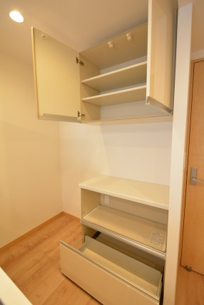ラディエンス世田谷若林　604号室　収納