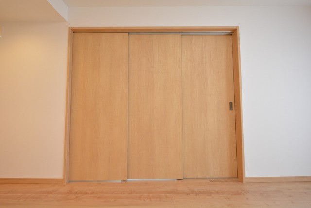 ラディエンス世田谷若林　604号室　三枚扉