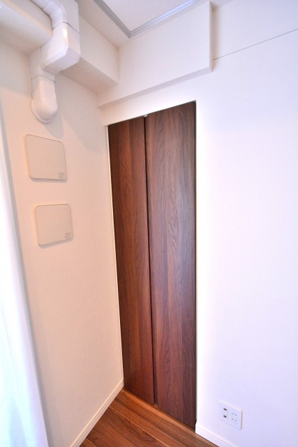 アスコットパーク東京八丁堀　リビング物入