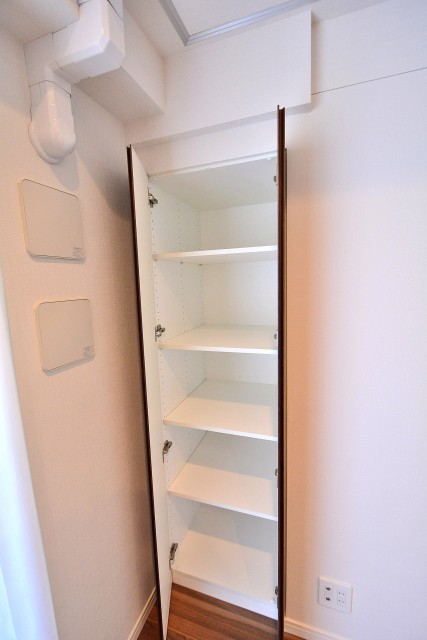 アスコットパーク東京八丁堀　リビング物入