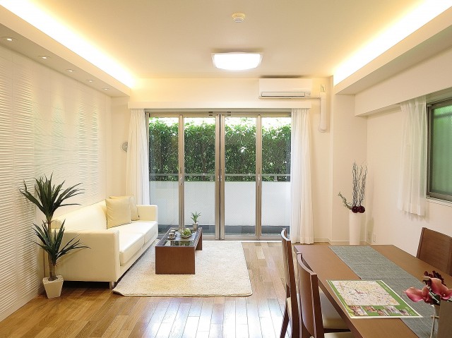 ランドステージ祐天寺　13.7帖のダイニングキッチン