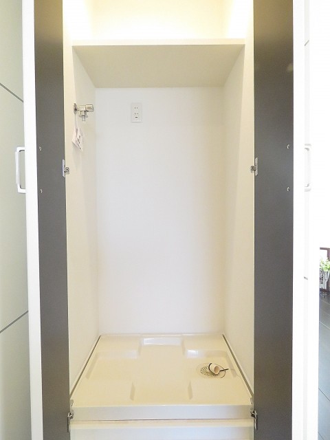 朝日シティパリオ高輪台A館　洗濯機置場