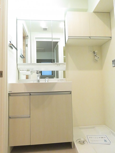 セブンスターマンション第3大森　洗面化粧台と洗濯機置場