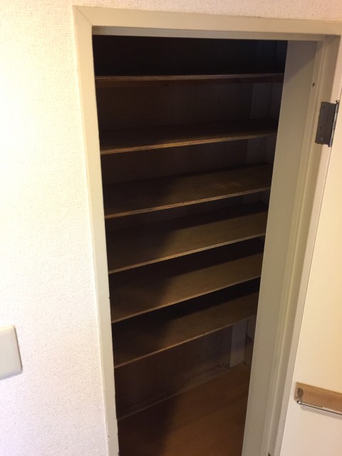 桜丘フラワーホーム　廊下収納