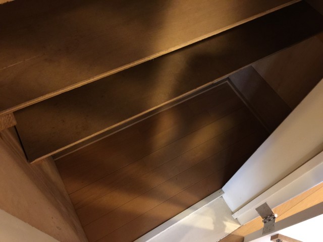 桜丘フラワーホーム　廊下収納