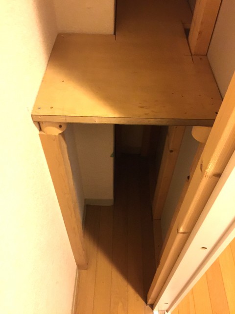 桜丘フラワーホーム　廊下収納