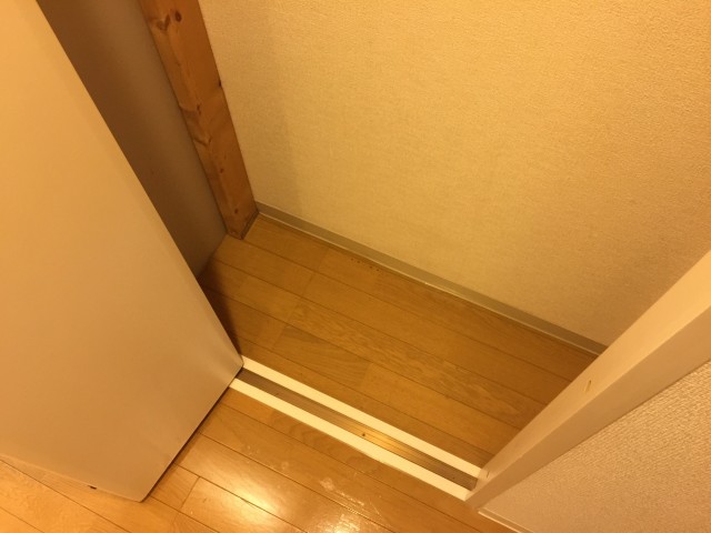 桜丘フラワーホーム　廊下収納