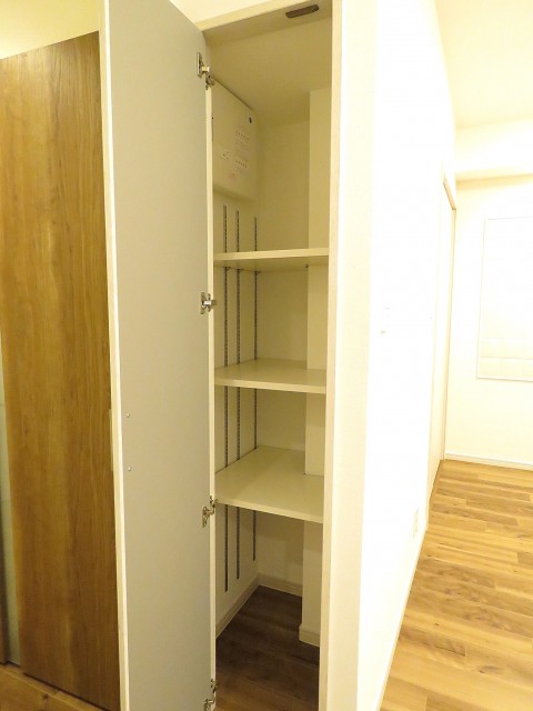 ディナ・スカーラ品川戸越　リビング収納