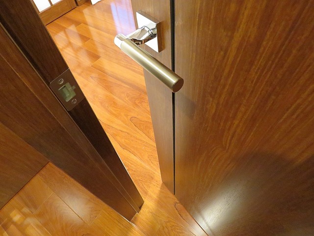 ジェイパーク上池台　洋室扉