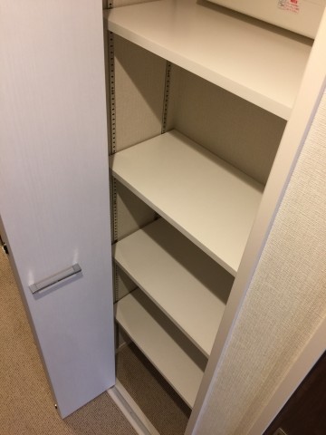 クレール桜新町　廊下収納