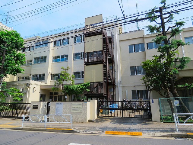 秀和都立大レジデンス　小学校