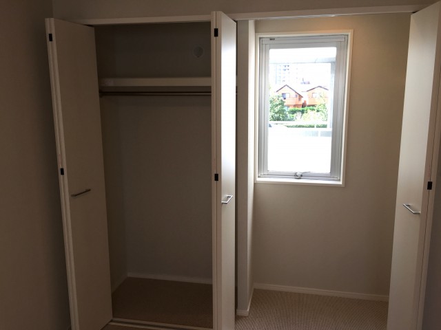 クレール桜新町　洋室約6.7帖収納