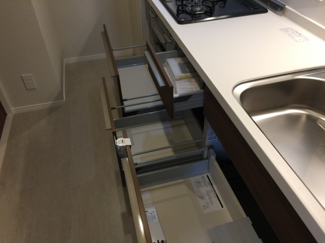 クレール桜新町　キッチン収納