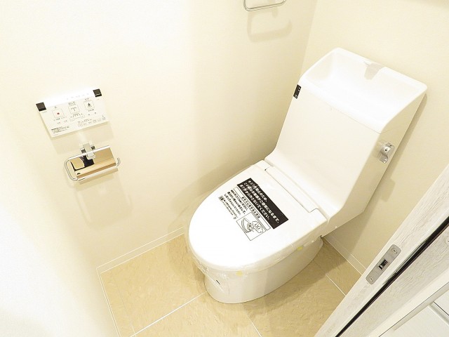 クレール御殿山　ウォシュレット付きトイレ