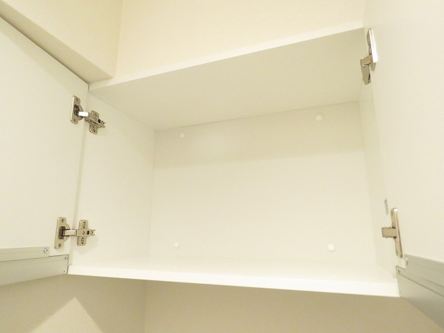 クレール御殿山　トイレ収納