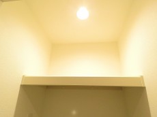 銀座永谷タウンプラザ　洗濯機置場上の棚