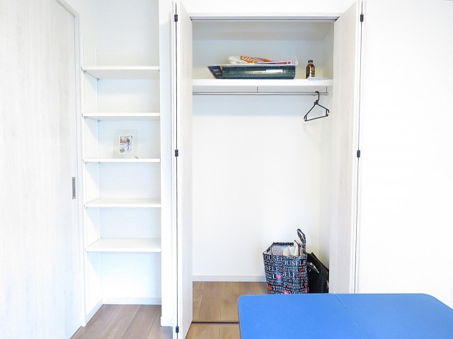 クレール御殿山　洋室収納