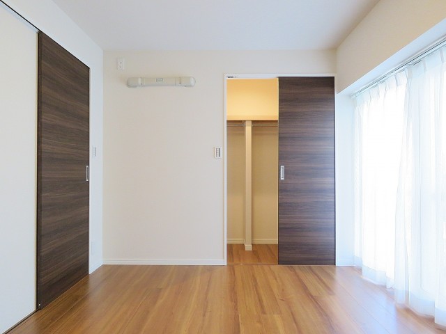 ライオンズマンション大森　廊下側の洋室