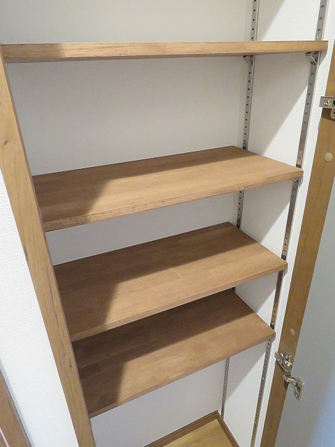 クレードル都立大　廊下収納