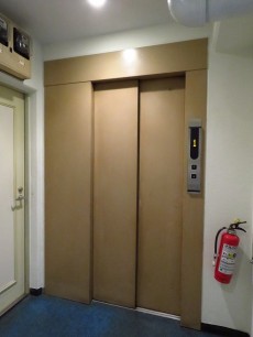 ニューお茶の水　エレベーター