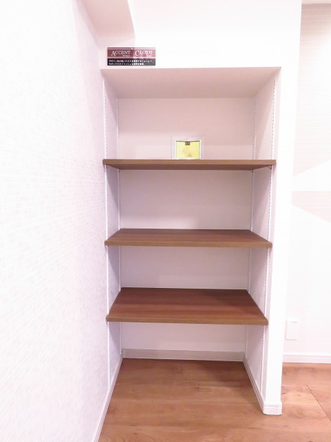 ニューお茶の水　LDK収納棚