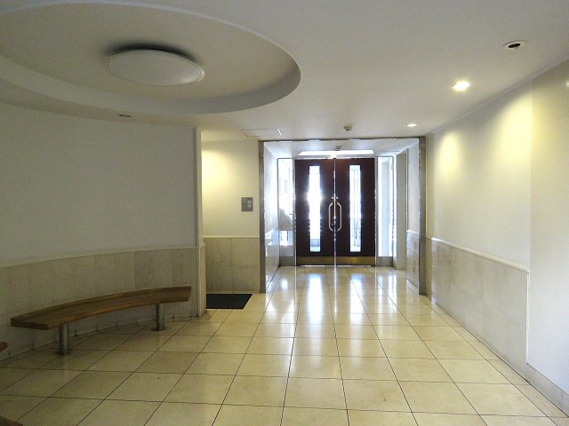 ハウス三軒茶屋　エントランスホール