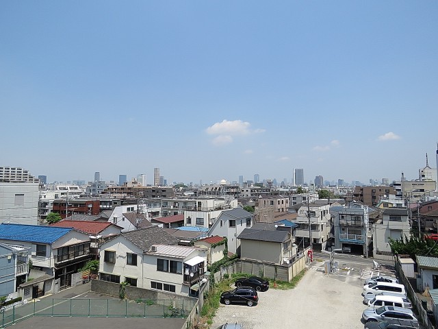 ライオンズマンション学芸大学　共用廊下からの眺望