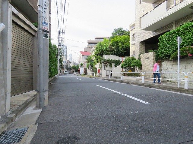 島津山ヒルズ　前面道路