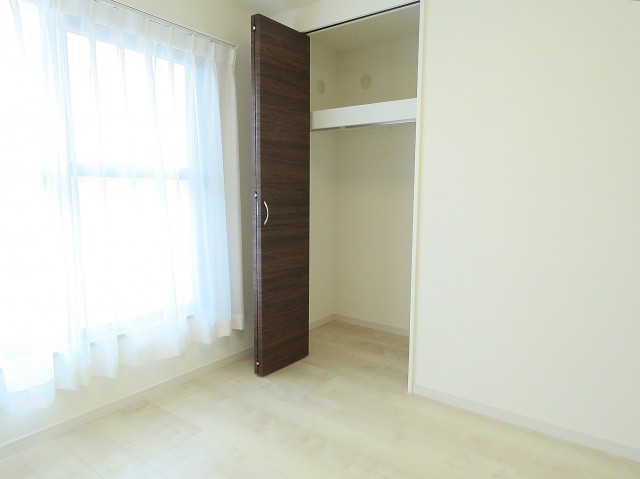 ワールドパレス大井仙台坂Ⅱ　洋室収納