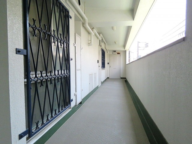 東洋代々木上原コーポ　共用廊下