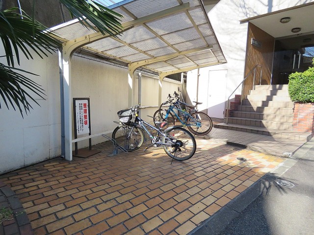 クレードル都立大　駐輪場