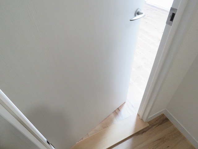 クレードル都立大　LDK扉