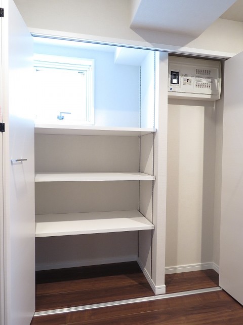 グリーンキャピタル第二笹塚　廊下収納