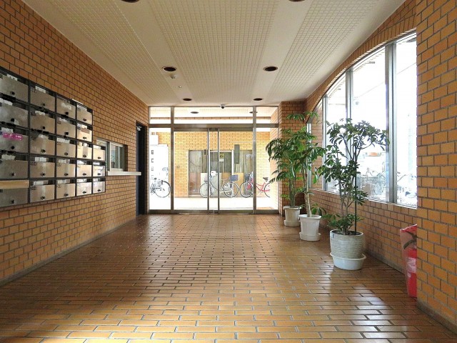 祖師谷大蔵サマリヤマンション　エントランスホール