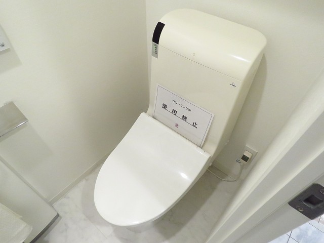 レジデンシャルスター三軒茶屋　ウォシュレット付きトイレ