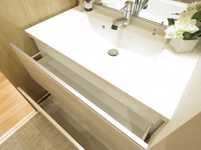 日商岩井桜新町マンション　洗面化粧台