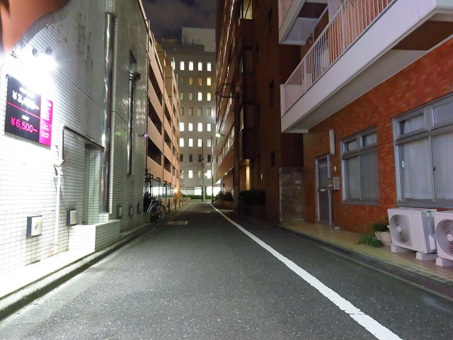 西五反田コープ　エントランス側前面道路