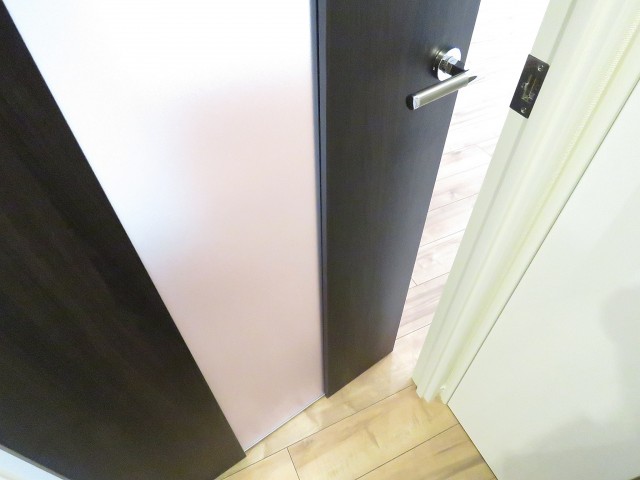 上町マンション　LD扉