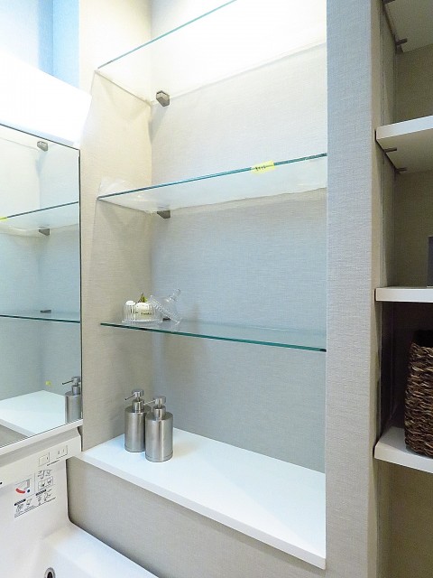 赤坂パレスマンション　洗面化粧台横の棚
