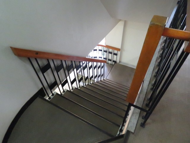 上町マンション　共用階段